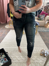 Load image into Gallery viewer, Motto Skinny Jeans
