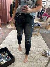 Load image into Gallery viewer, Motto Skinny Jeans
