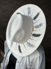 Load image into Gallery viewer, Feather Reed Hat Off White
