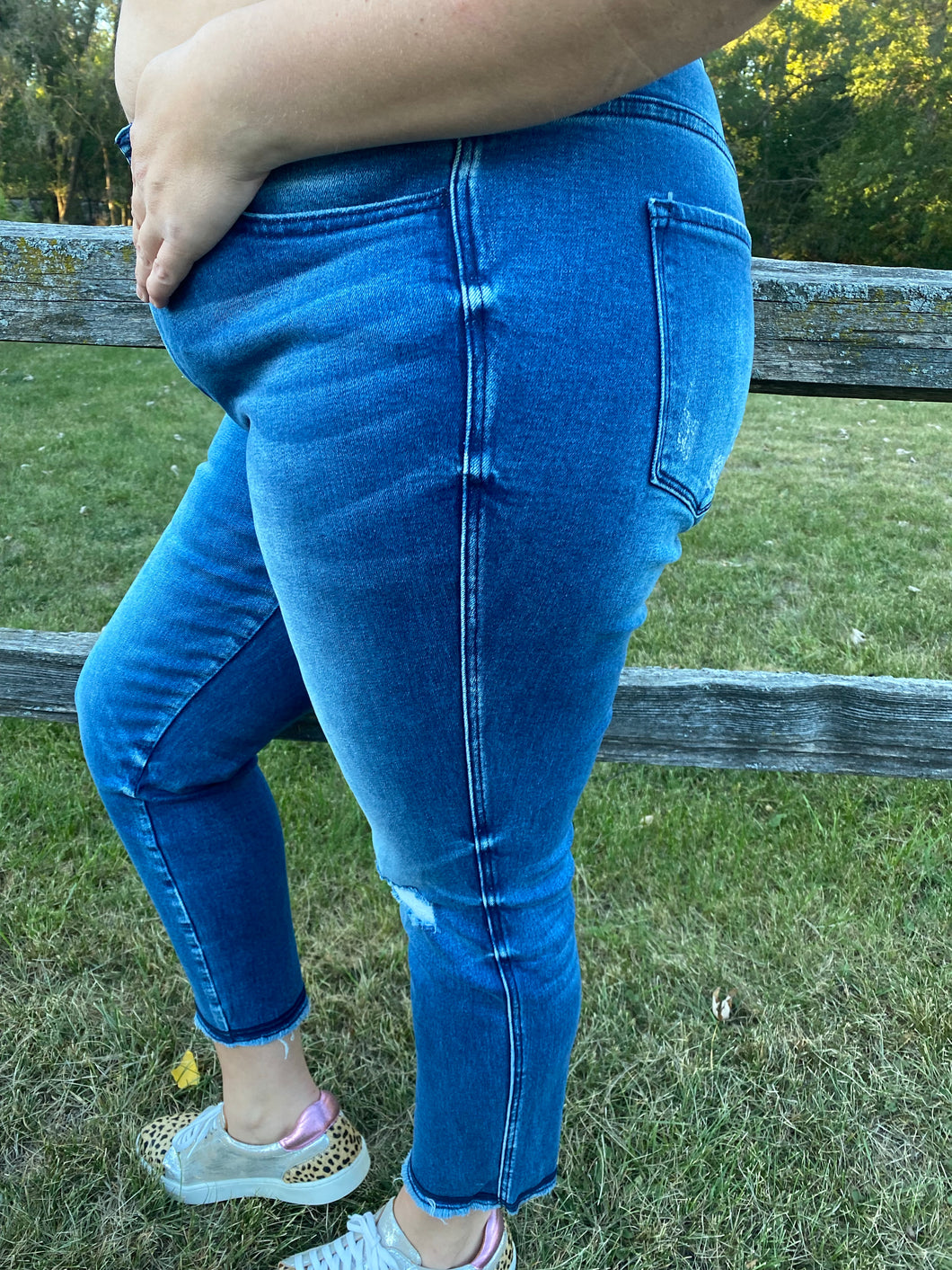Mid Rise Curvy Crop Skinny