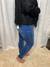 Load image into Gallery viewer, Mid Rise Curvy Crop Skinny
